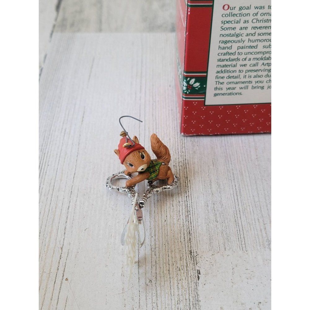 Enesco‎ "Dreamin' White Christmas chester chipmunk ornament Xmas